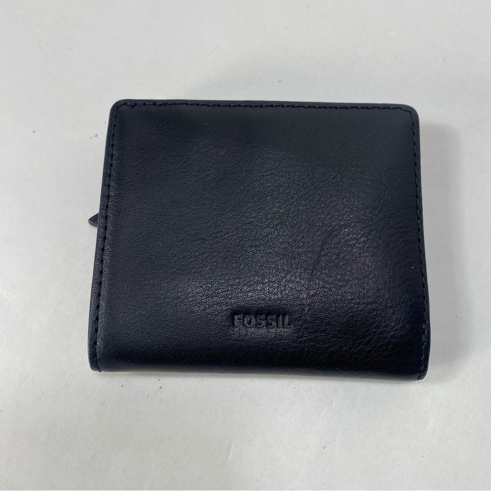 🎉LAST CALL🎉 Fossil Black Leather Bifold Snap Closure Card Holder Wallet - Picture 2 of 10